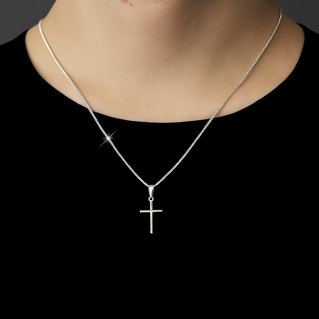 Colar Veneziana com Pingente Cruz Palito | Banho de Prata 925 – Design Exclusivo e Brilho de Impacto